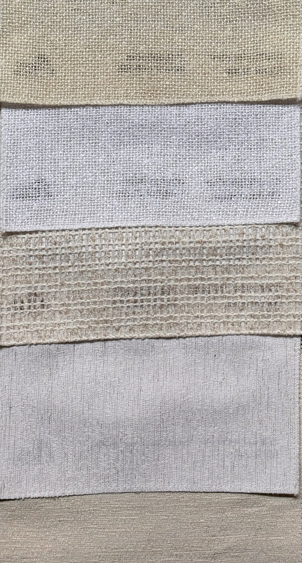 Muestrario de telas traslúcidas Línea Loop y Línea Crochet para riel europeo